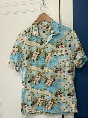 J. Crew Light Blue Tropical Floral Short-Sleeve Button-Down Shirt